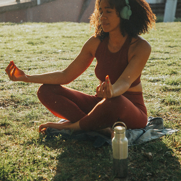 12oz-rise-reflect-with-bamboo-cap-t7 16oz_rise_reflect_yoga_park_headphones_square.jpg