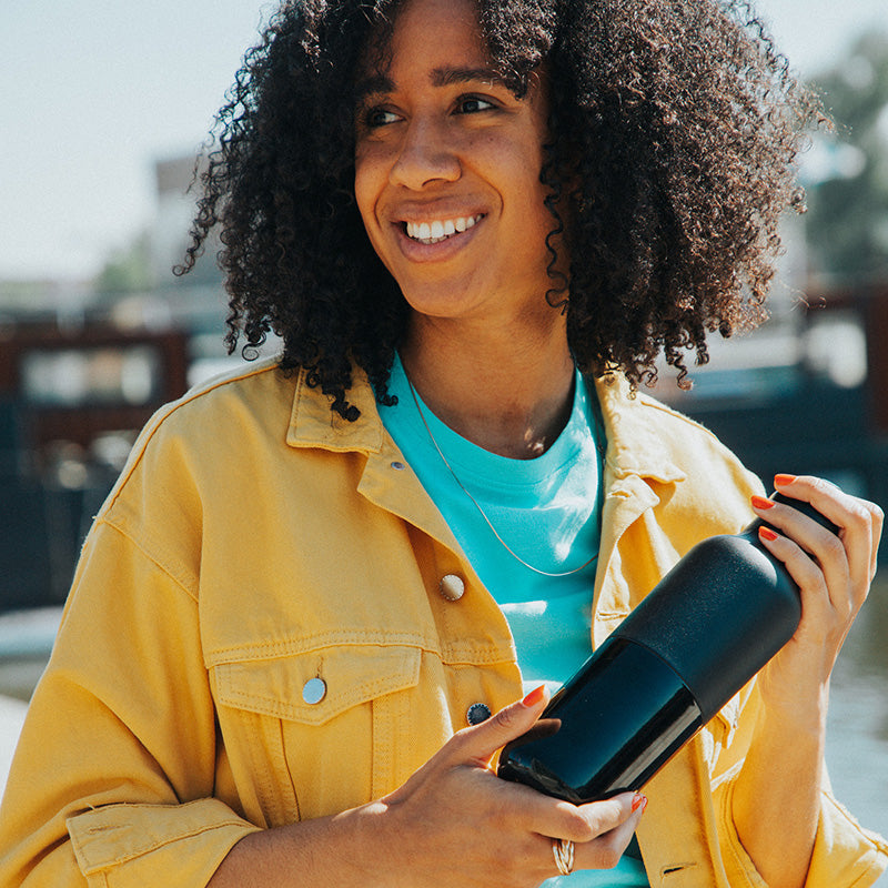20oz-rise-classic-with-arch-loop-cap-q5 20oz_rise_classic_insulated_bottle_black_woman_smile_square.jpg