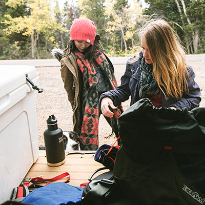 64oz-classic-with-loop-cap-b9 64oz_insulated_classic_backpackers_tailgate_square.jpg