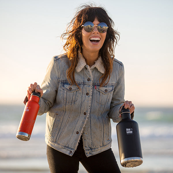 64oz-classic-with-loop-cap-b9 64oz_insulated_classic_black_beach_smile_square.jpg