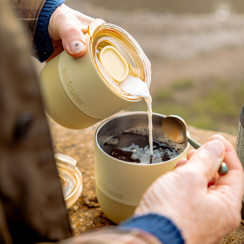 slide-lid-r4 8oz_rise_lowball_waxyellow_coffee_cream_pour_square.jpg