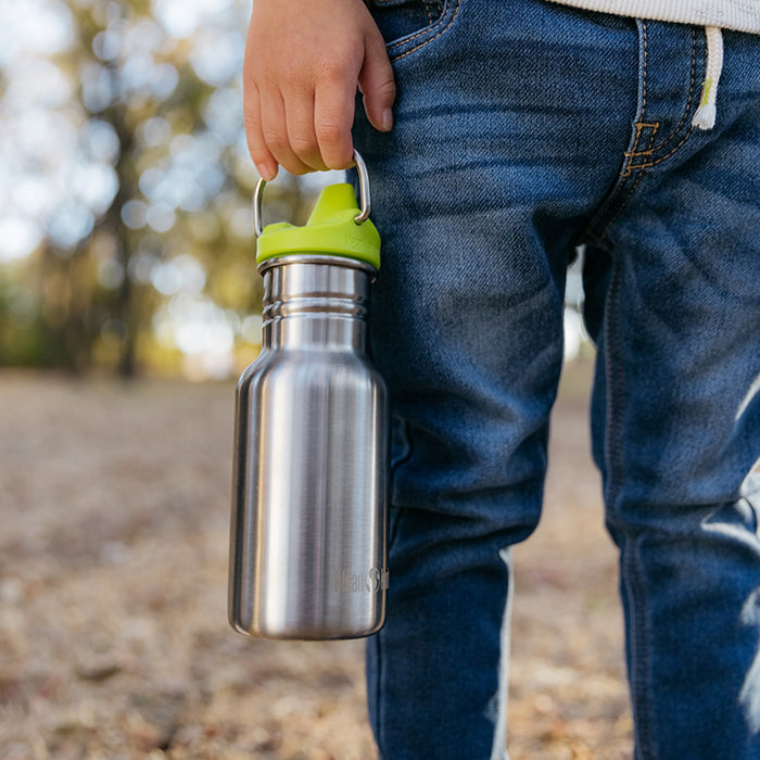 classic-kid-sippy-cap-z0 K12CNSIPPY-BS-kids_sippy_bottle_carry_lifestyle_f9e24b84-a0ae-465d-aad5-3c60c5592b7d.jpg