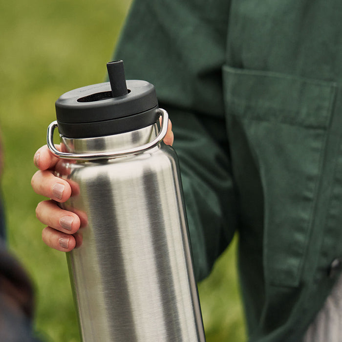 tkwide-twist-cap-with-straw-kit-u6 K32TKWSSL-BS-T-TWIST-32_oz_water_bottle_straw_cap_lifestyle_76e40be3-2488-47fa-afd0-c7d5ba075b15.jpg